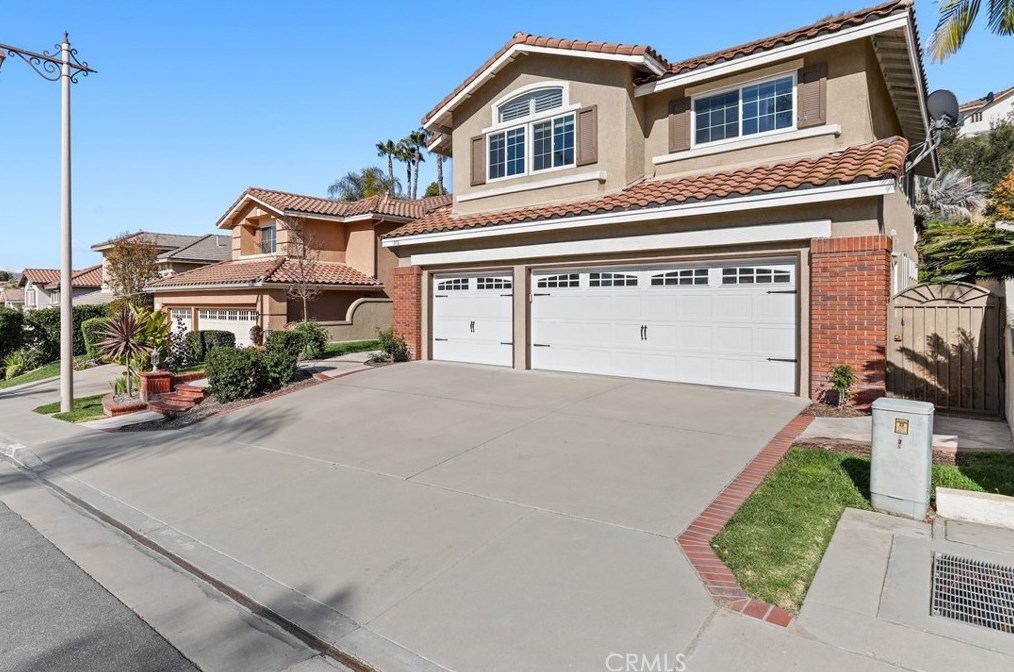 976 S Creekview Ln, Anaheim, CA 92808