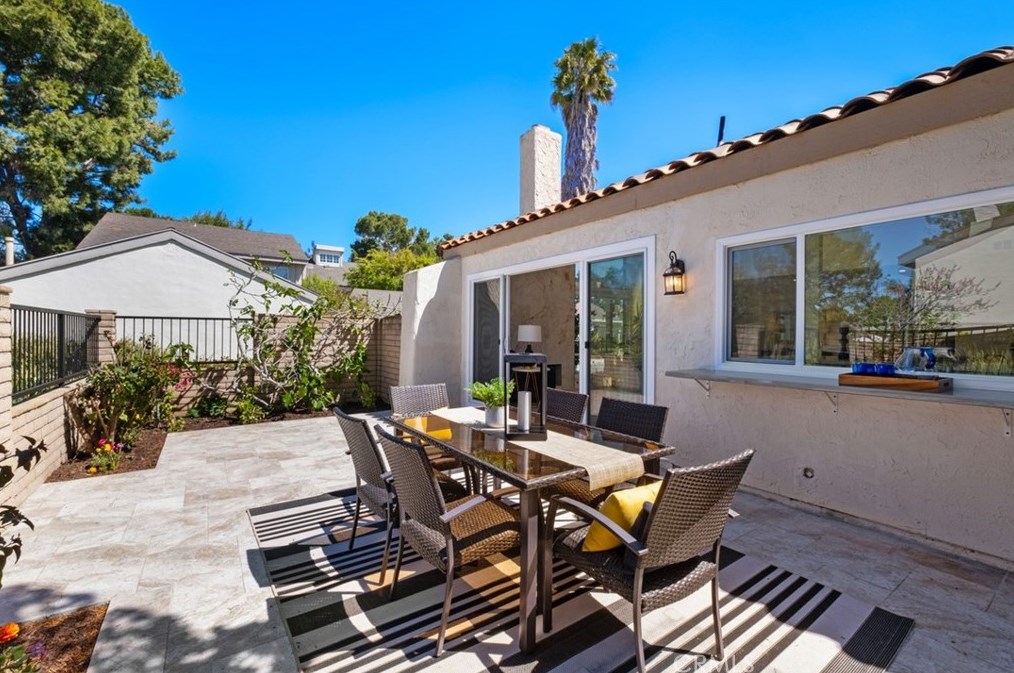 12 Redwood Tree Ln, Irvine CA  92612-2226 exterior