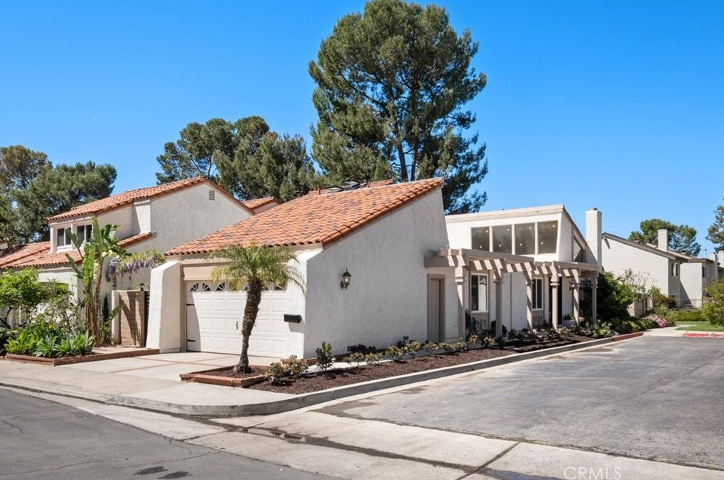 12 Redwood Tree Ln, Irvine CA  92612-2226 exterior