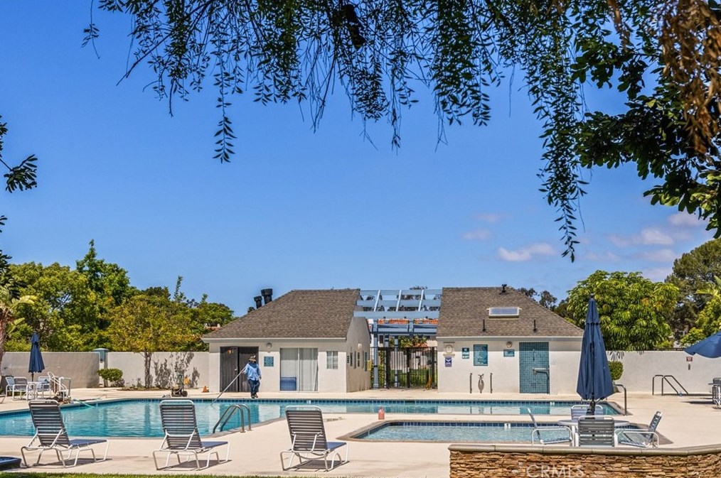 12 Redwood Tree Ln, Irvine CA  92612-2226 exterior