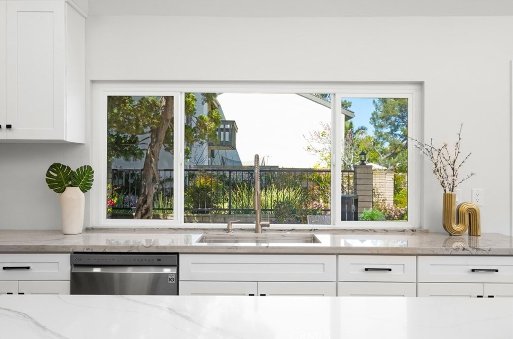 12 Redwood Tree Ln, Irvine CA  92612-2226 exterior