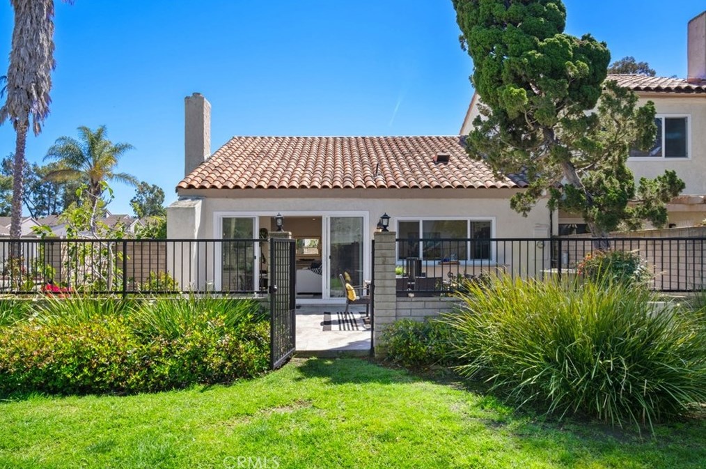 12 Redwood Tree Ln, Irvine CA  92612-2226 exterior