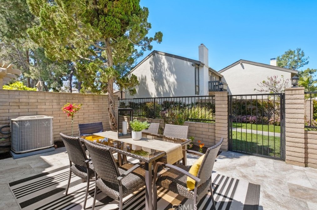 12 Redwood Tree Ln, Irvine CA  92612-2226 exterior