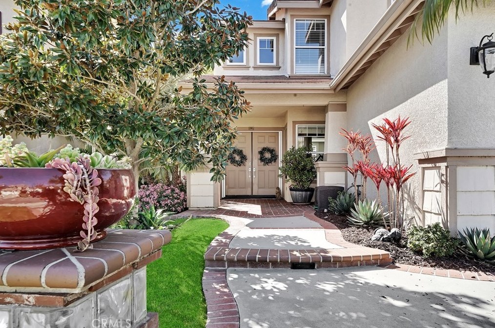 11 Sundown Dr, Trabuco Canyon CA  92679-5300 exterior