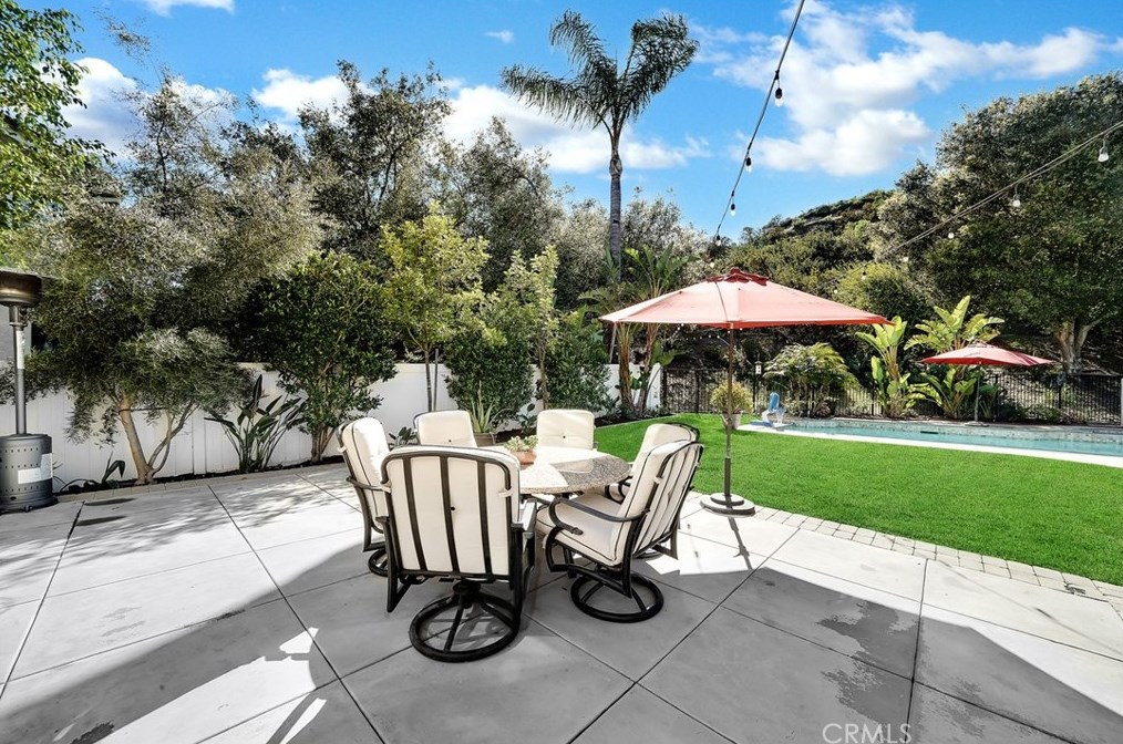 11 Sundown Dr, Trabuco Canyon CA  92679-5300 exterior