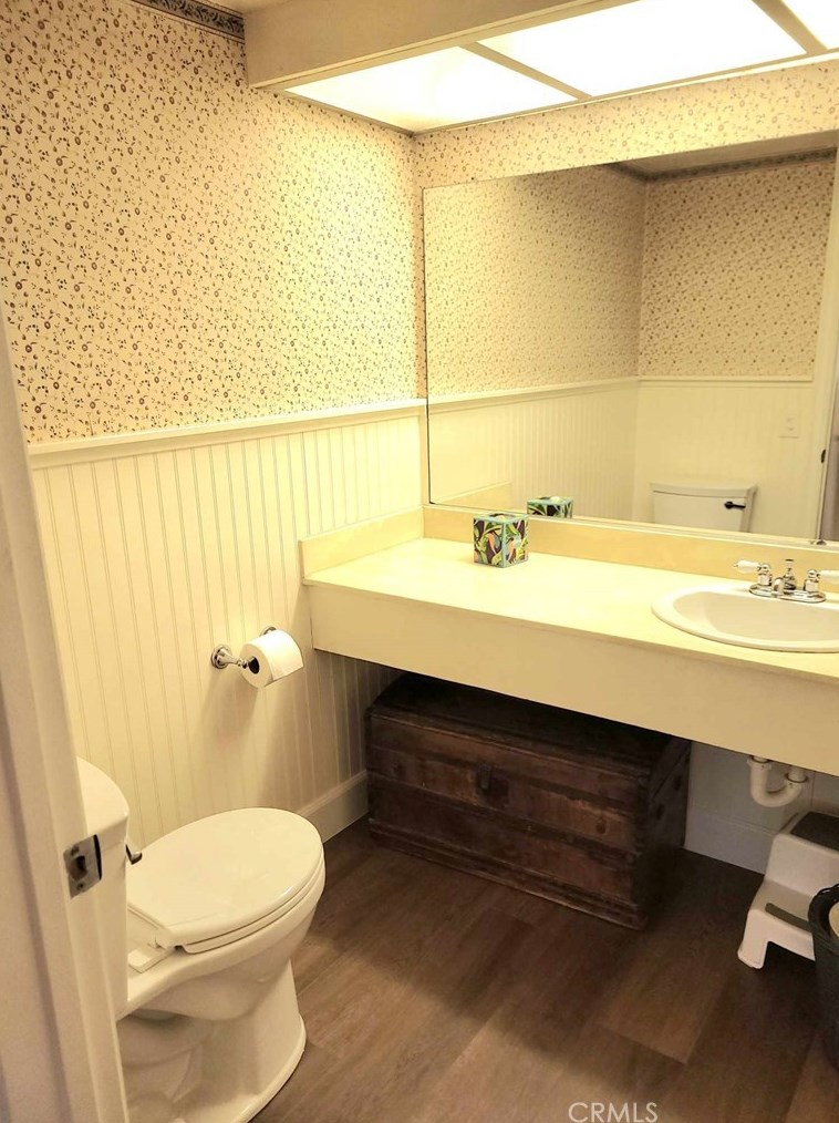 19451 Mclaren Ln, Huntington Beach CA  92646-2757 exterior