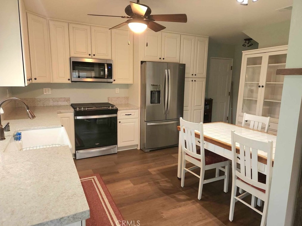 19451 Mclaren Ln, Huntington Beach CA  92646-2757 exterior