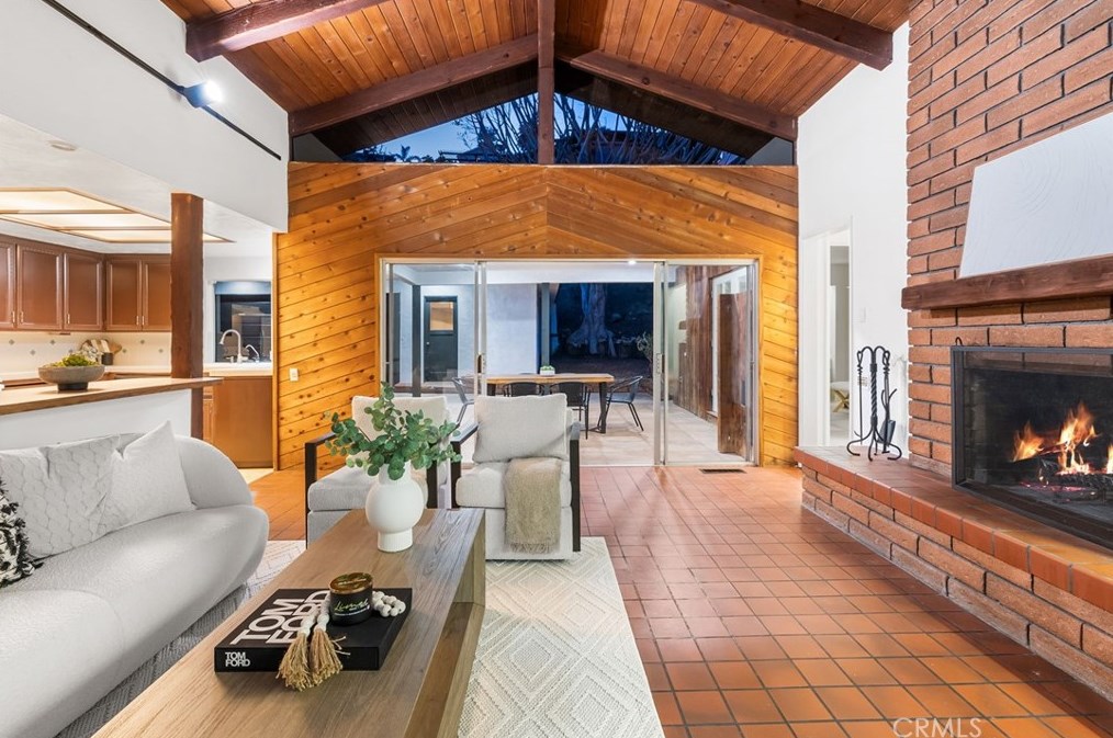 1390 Dunning Dr, Laguna Beach, CA 92651-2823