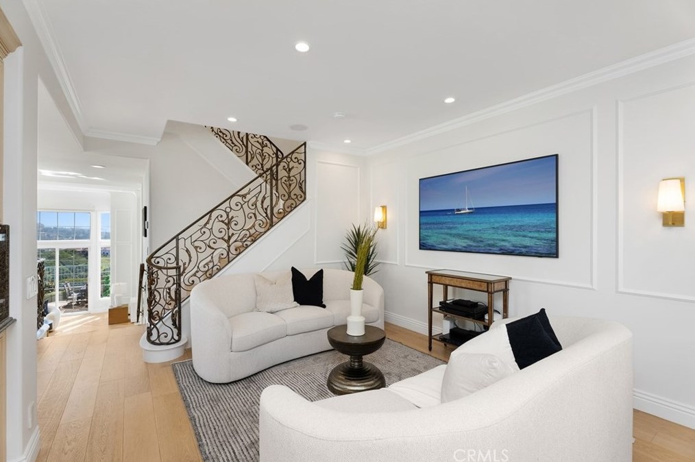 74 Chandon, Newport Beach CA  92657-1111 exterior