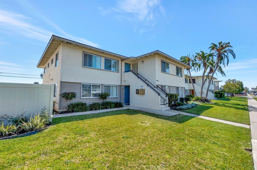2976 Royal Palm Dr, Costa Mesa, CA 92626
