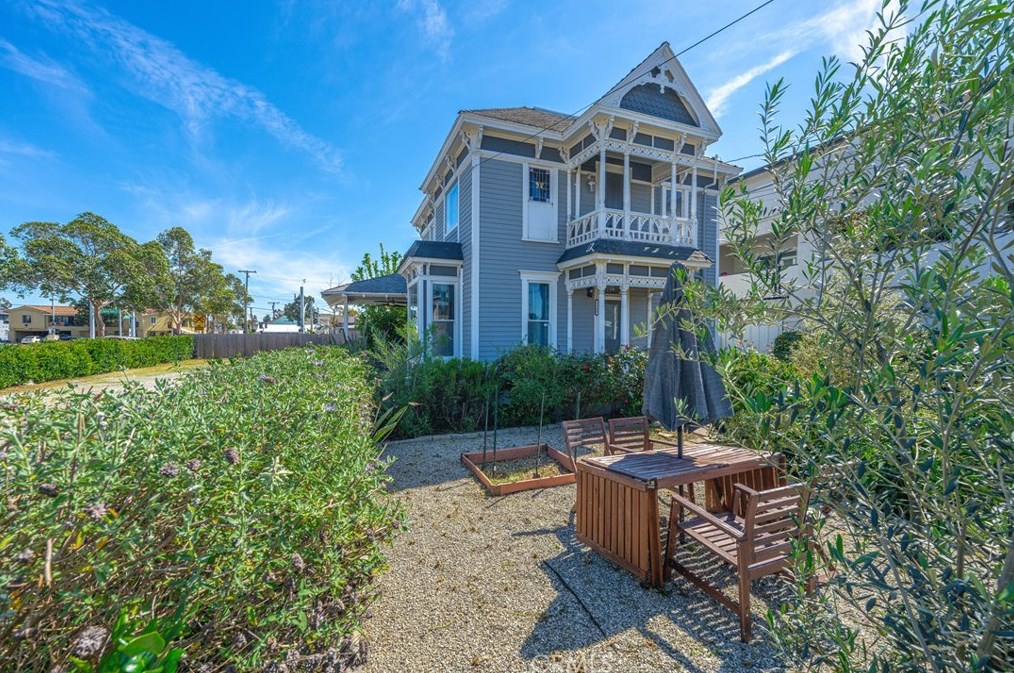 1108 5th St, Santa Ana CA  92703-3802 exterior