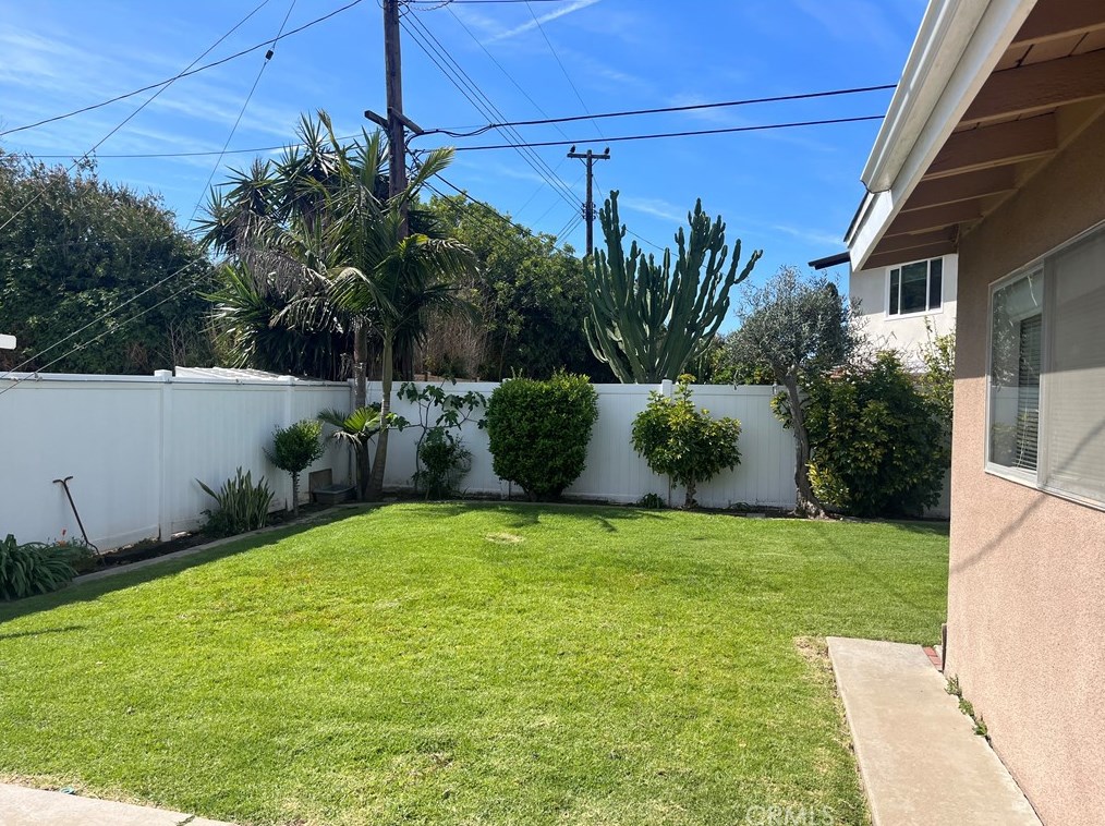 961 Coronado Dr, Costa Mesa, CA 92626