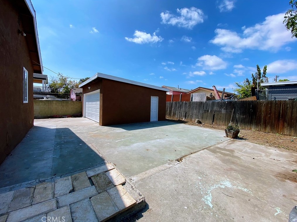 2045 111th St, Los Angeles CA  90047-4702 exterior