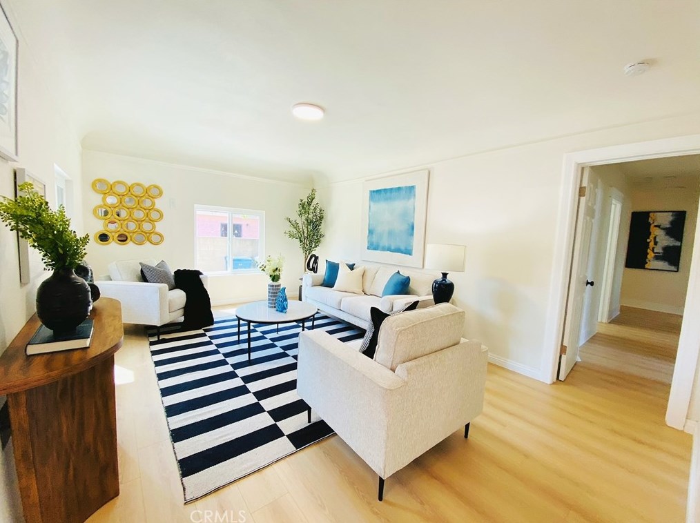 2045 111th St, Los Angeles CA  90047-4702 exterior