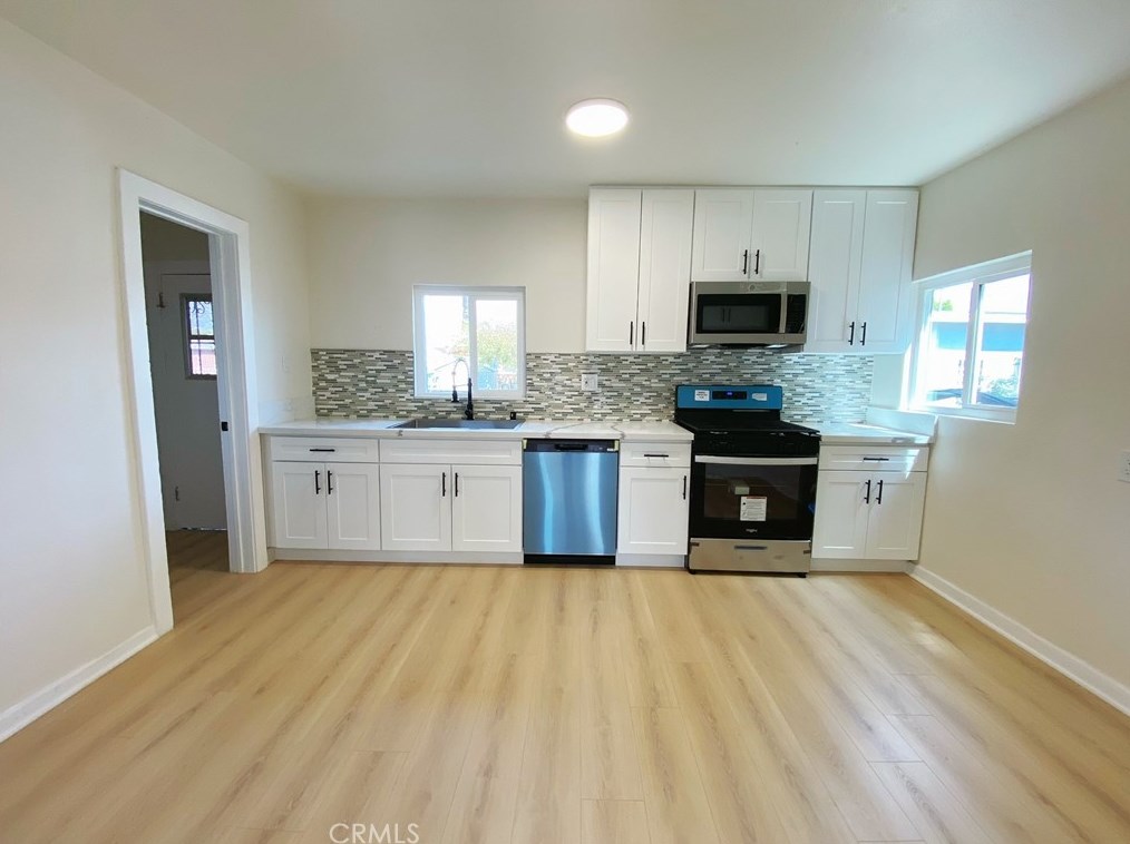 2045 111th St, Los Angeles CA  90047-4702 exterior