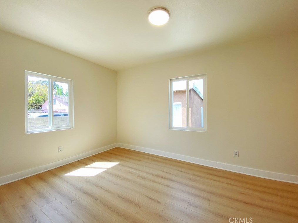 2045 111th St, Los Angeles CA  90047-4702 exterior