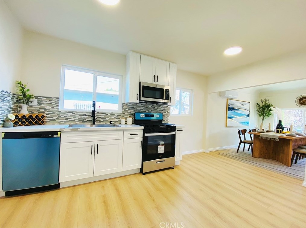 2045 111th St, Los Angeles CA  90047-4702 exterior