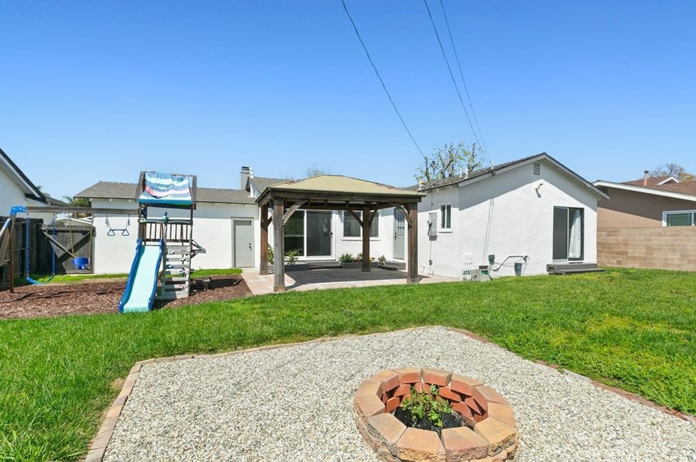 2836 Elmlawn Dr, Anaheim CA  92804-3913 exterior