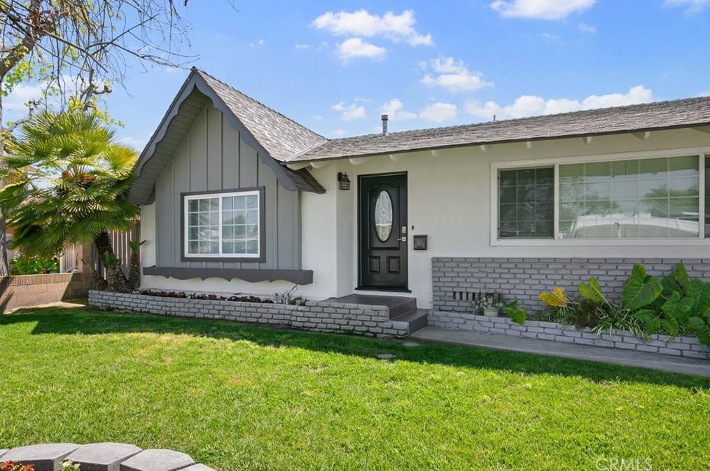 2836 Elmlawn Dr, Anaheim, CA 92804-3913