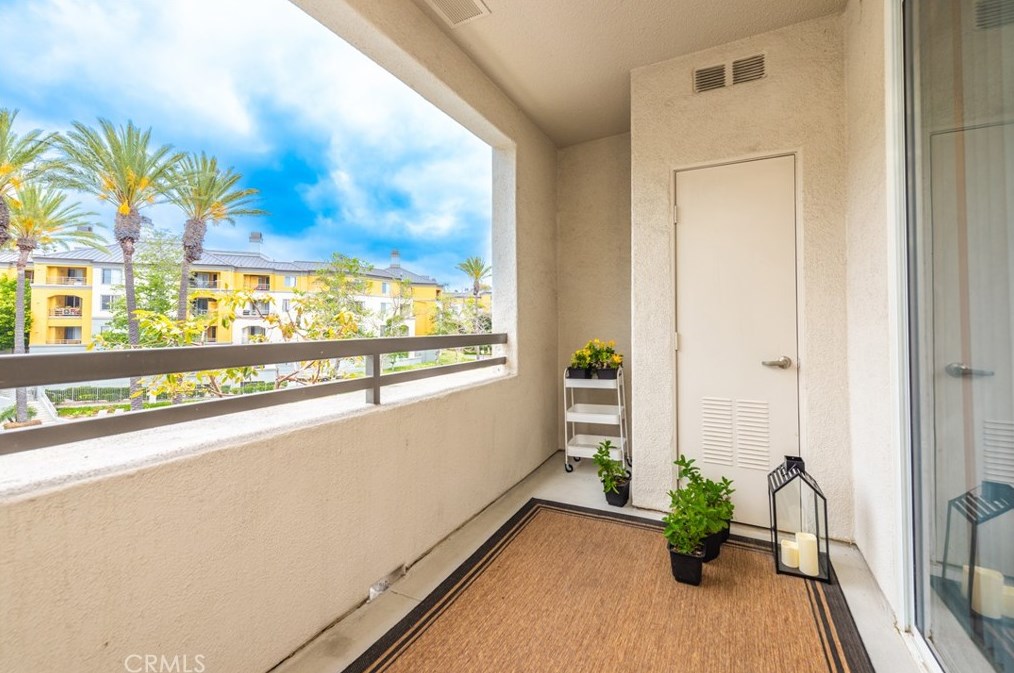 1352 Scholarship, Irvine CA  92612-5686 exterior