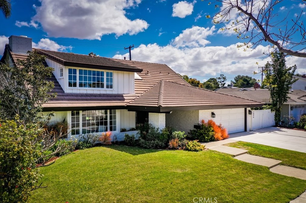 2890 Club House Rd, Costa Mesa, CA 92626-4760