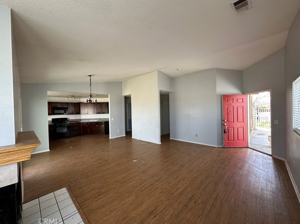 14280 Gale Dr, Victorville, CA 92394-7352