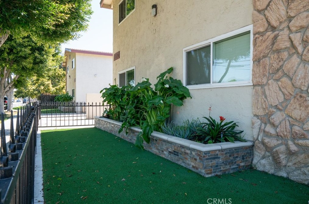 1526 20th St, Long Beach, CA 90806-0057