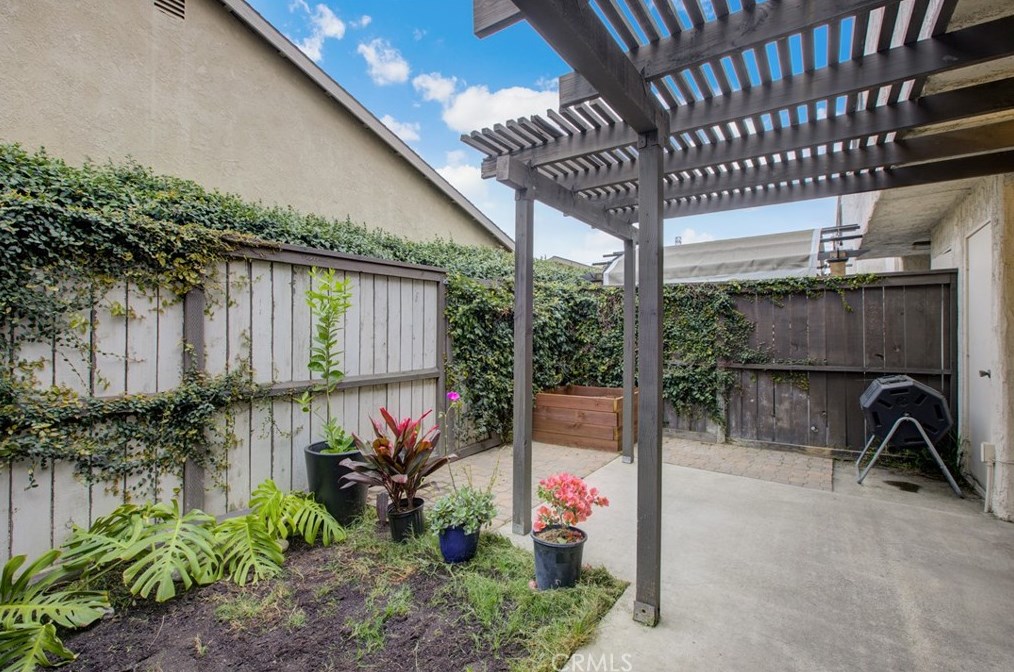 1707 Heritage Cir, Anaheim CA  92804-6553 exterior