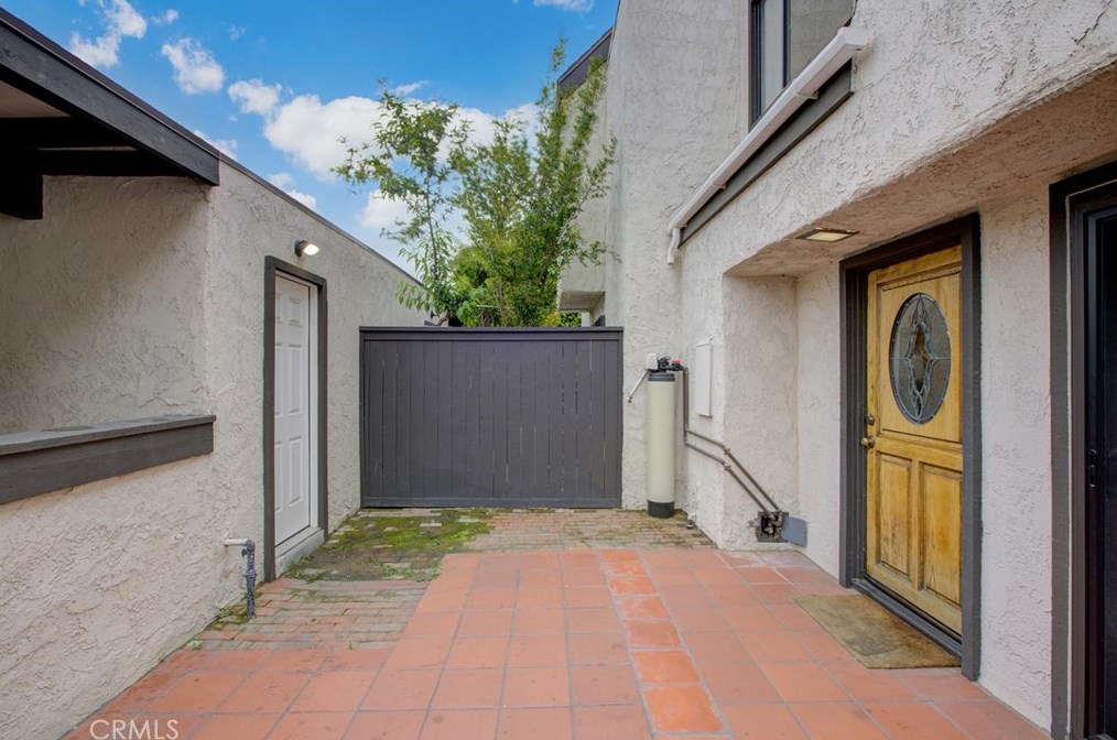 1707 Heritage Cir, Anaheim CA  92804-6553 exterior