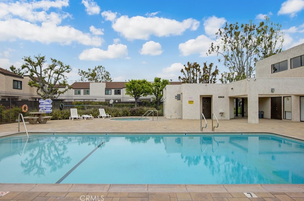 1707 Heritage Cir, Anaheim CA  92804-6553 exterior