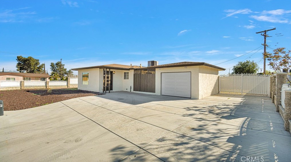15026 Del Rey Dr, Victorville, CA 92395-3674