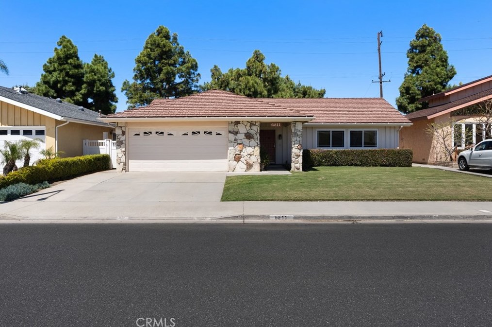 6811 Red Coach Dr, Huntington Beach, CA 92647