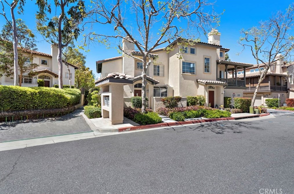 77 Tierra Montanosa, Trabuco Canyon CA  92688-3365 exterior