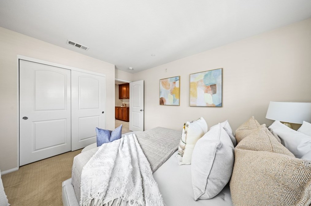 66 Hedge Bloom, Irvine CA  92618-1516 exterior