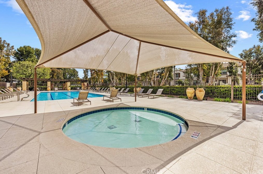 66 Hedge Bloom, Irvine CA  92618-1516 exterior