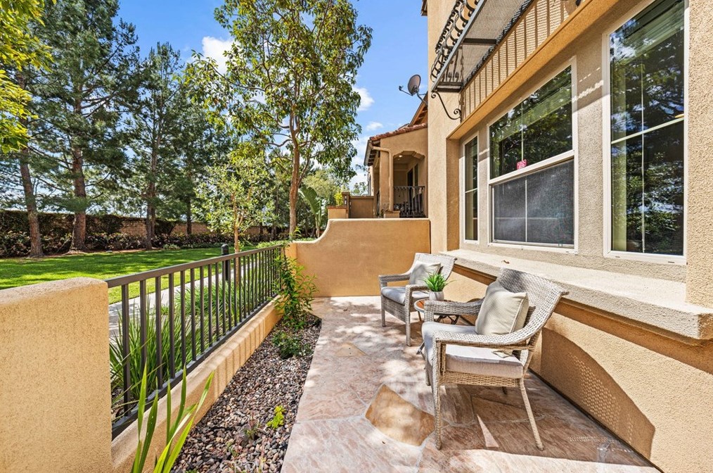 66 Hedge Bloom, Irvine CA  92618-1516 exterior
