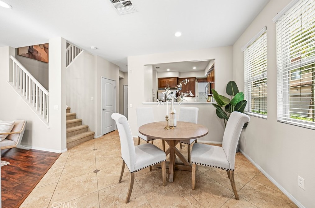66 Hedge Bloom, Irvine CA  92618-1516 exterior