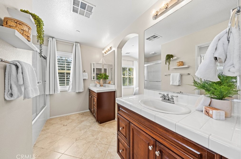 66 Hedge Bloom, Irvine CA  92618-1516 exterior