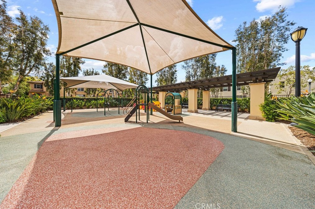 66 Hedge Bloom, Irvine CA  92618-1516 exterior