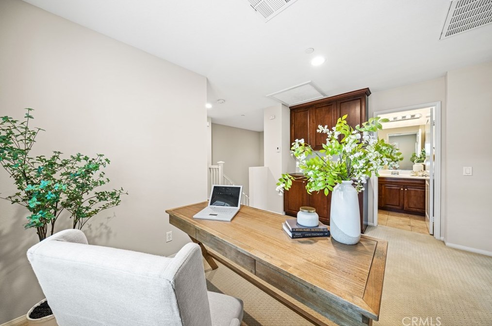 66 Hedge Bloom, Irvine CA  92618-1516 exterior