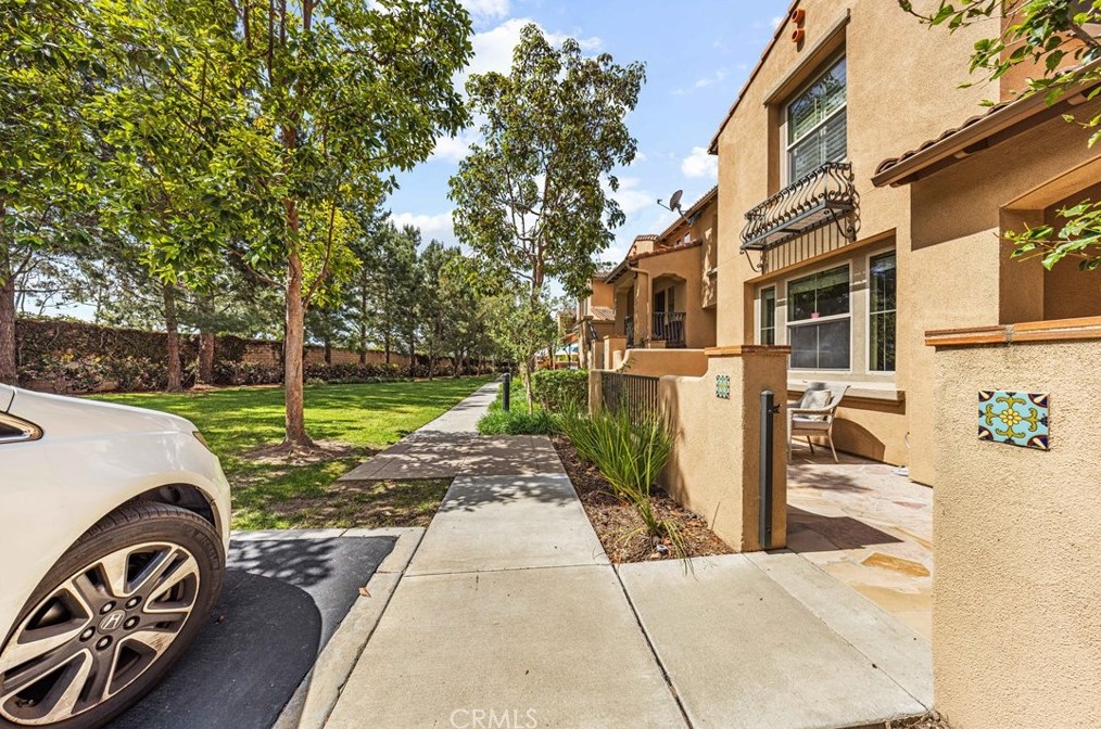 66 Hedge Bloom, Irvine CA  92618-1516 exterior