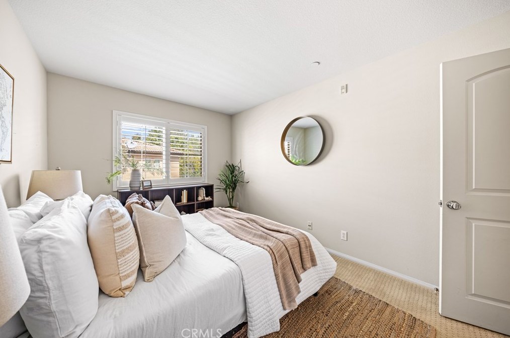 66 Hedge Bloom, Irvine CA  92618-1516 exterior