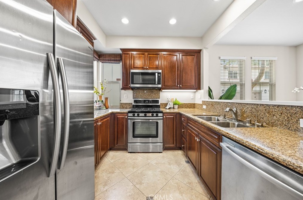 66 Hedge Bloom, Irvine CA  92618-1516 exterior