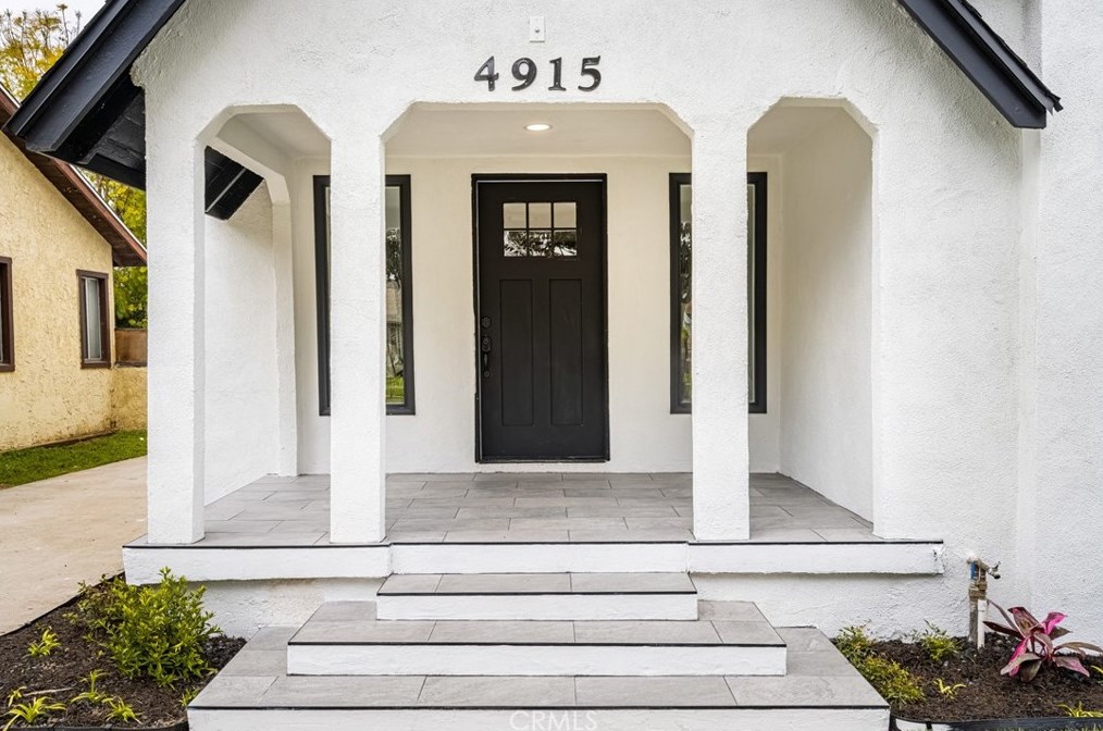 4915 7th Ave, Los Angeles CA  90043-4839 exterior