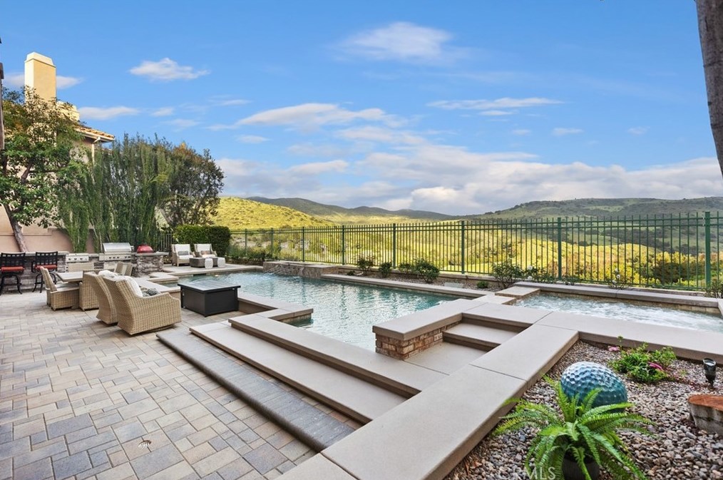 8 Sawmill, Trabuco Canyon CA  92679-4205 exterior