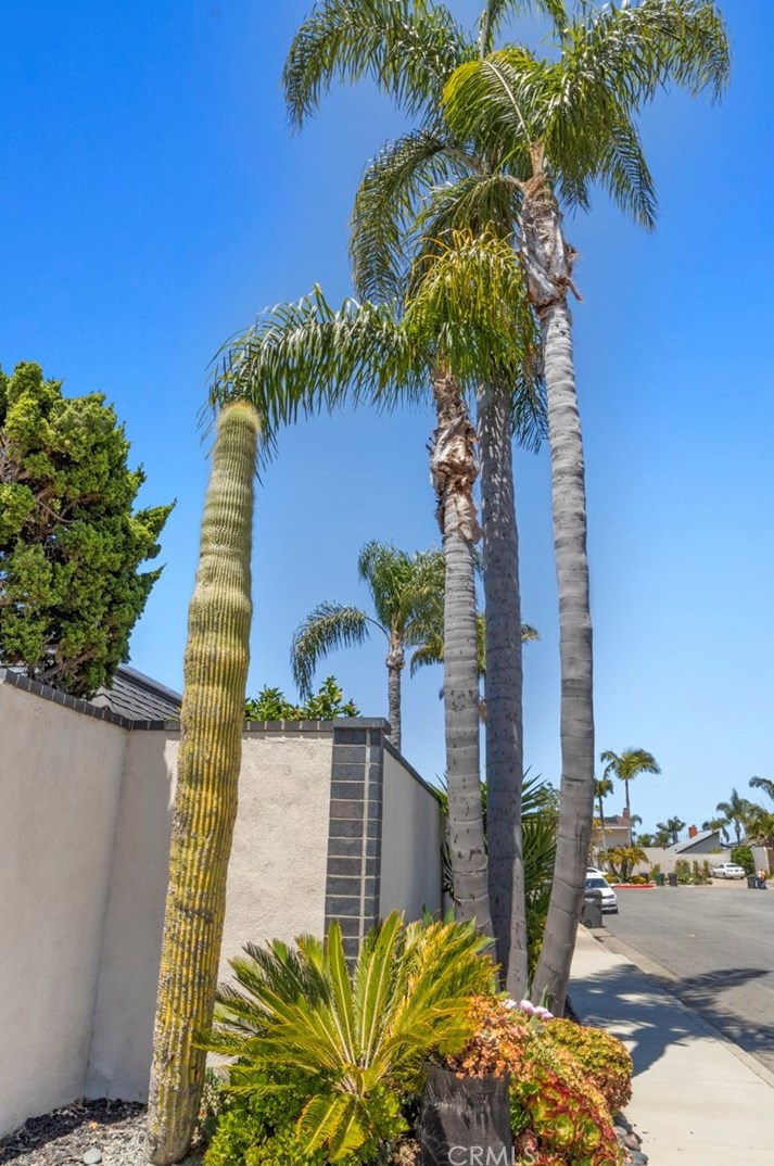 20281 Bancroft Cir, Huntington Beach, CA 92646-4722