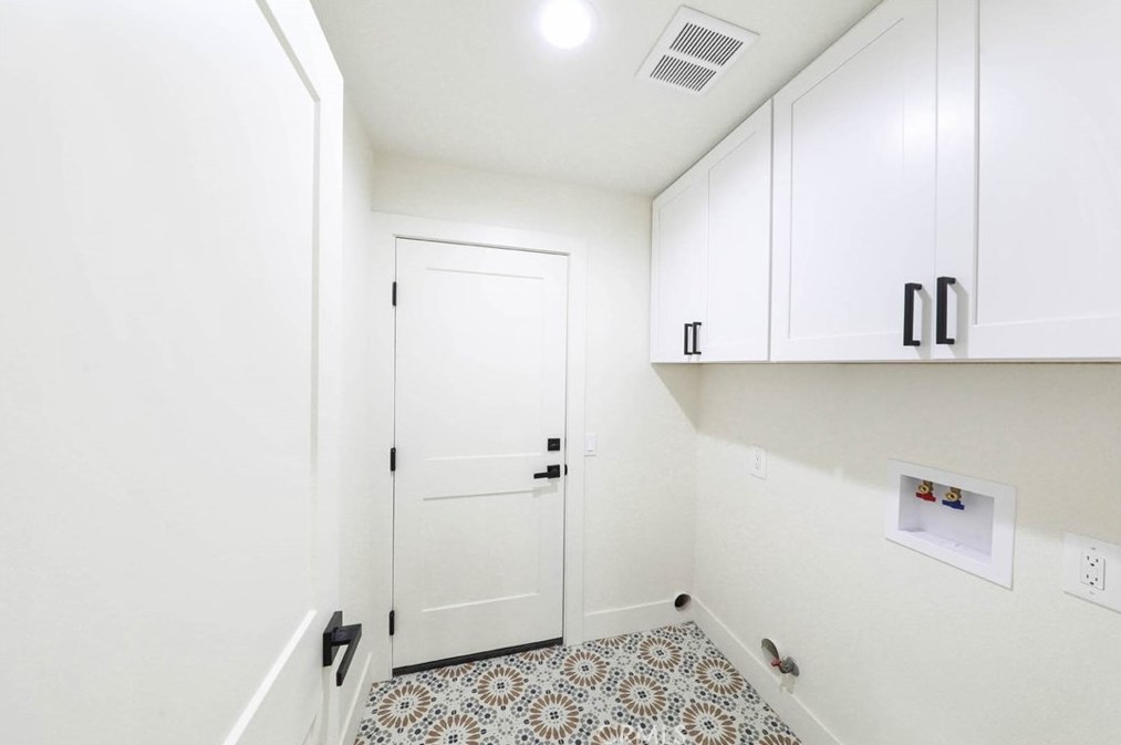 9 Daybreak, Irvine CA  92614-5403 exterior