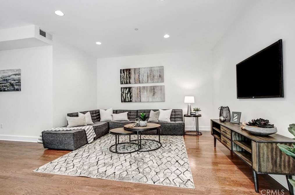 11851 Laurelwood Dr #103, North Hollywood, CA 91604