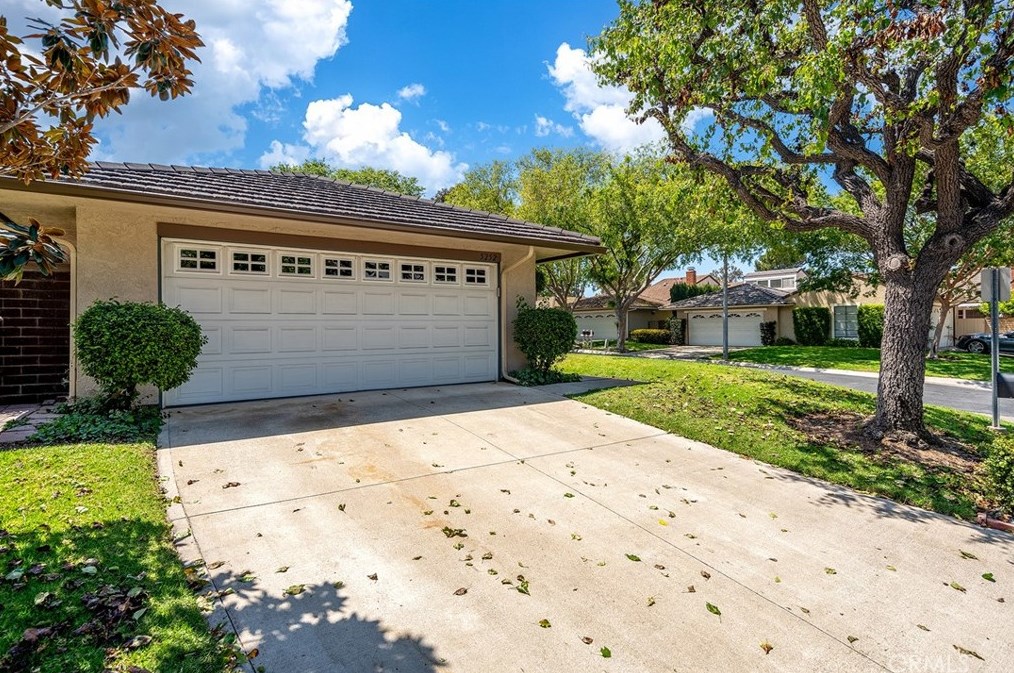 5252 Thorn Tree Ln, Irvine CA  92612-2346 exterior