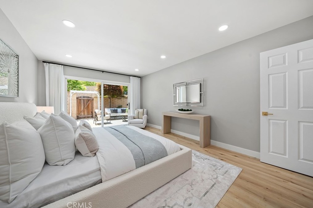 5252 Thorn Tree Ln, Irvine CA  92612-2346 exterior